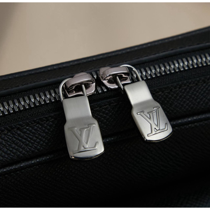 Сумка-месенджер Louis Vuitton 26см